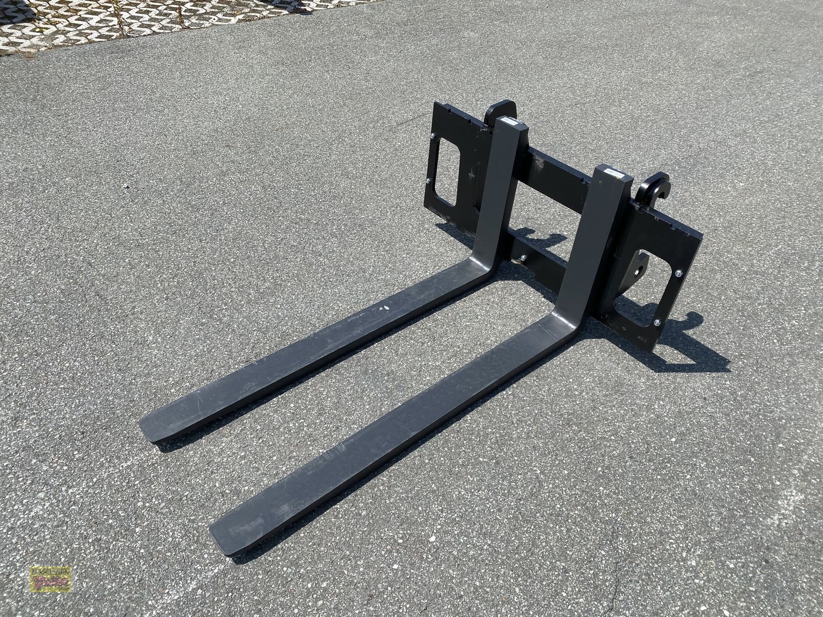 Hoflader of the type GiANT G 2500 HD mit abklappbaren Fahrerschutzdach, Neumaschine in Kötschach (Picture 25)