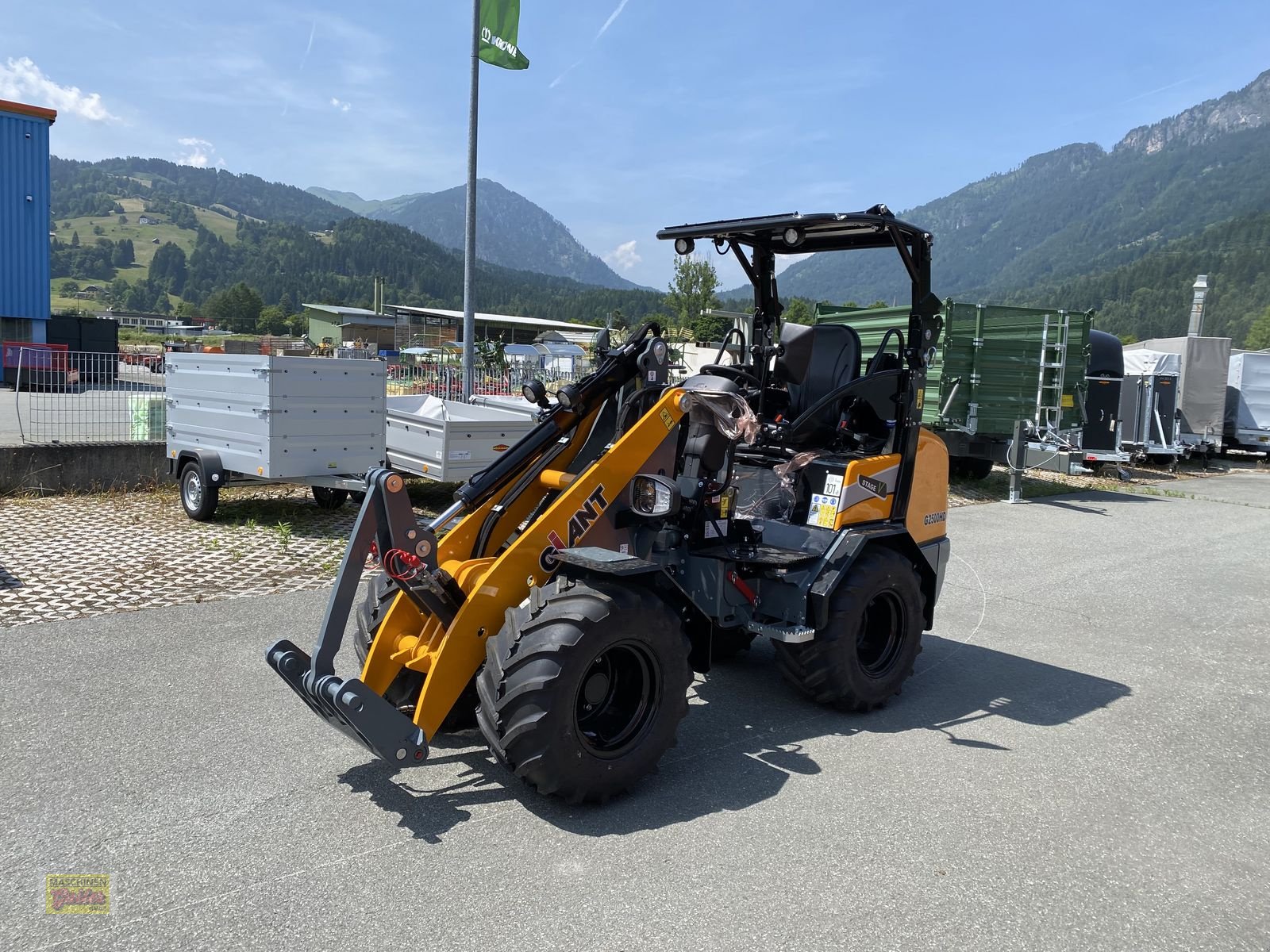 Hoflader of the type GiANT G 2500 HD mit abklappbaren Fahrerschutzdach, Neumaschine in Kötschach (Picture 26)