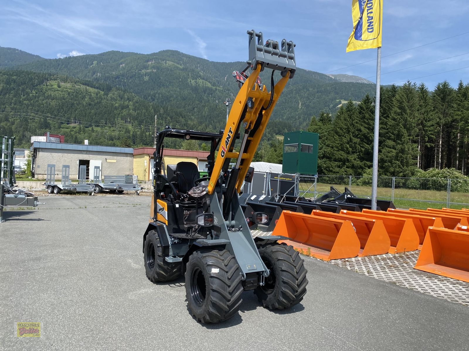 Hoflader of the type GiANT G 2500 HD mit abklappbaren Fahrerschutzdach, Neumaschine in Kötschach (Picture 4)
