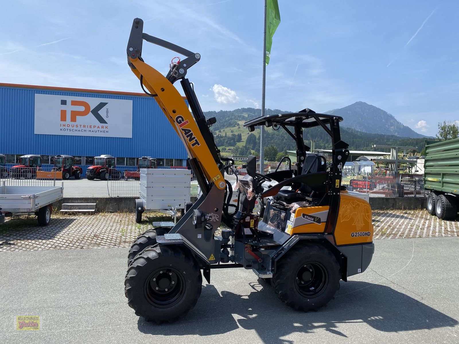 Hoflader of the type GiANT G 2500 HD mit abklappbaren Fahrerschutzdach, Neumaschine in Kötschach (Picture 11)