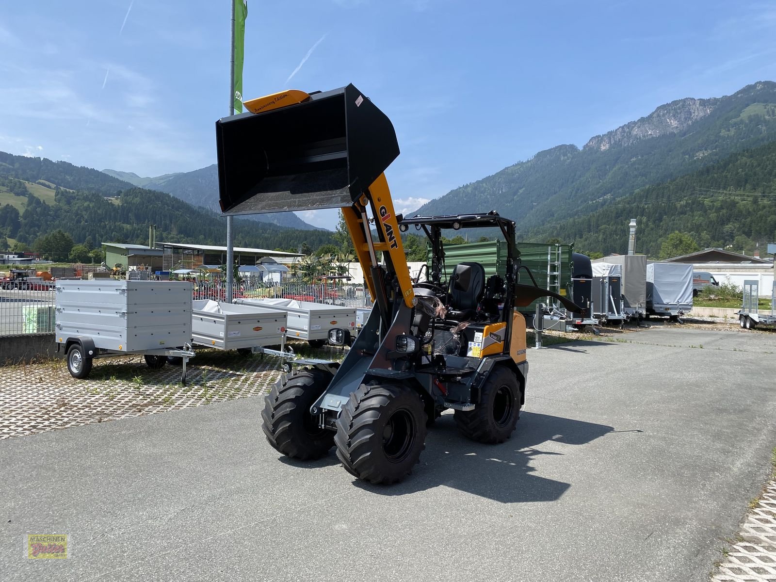 Hoflader of the type GiANT G 2500 HD mit abklappbaren Fahrerschutzdach, Neumaschine in Kötschach (Picture 24)