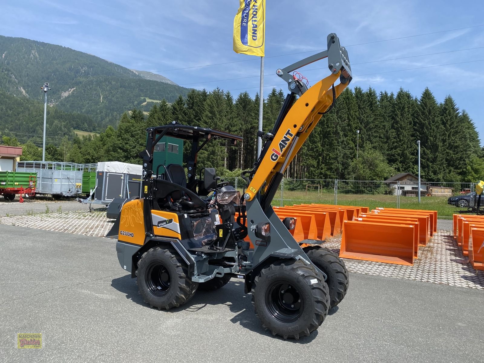Hoflader of the type GiANT G 2500 HD mit abklappbaren Fahrerschutzdach, Neumaschine in Kötschach (Picture 5)