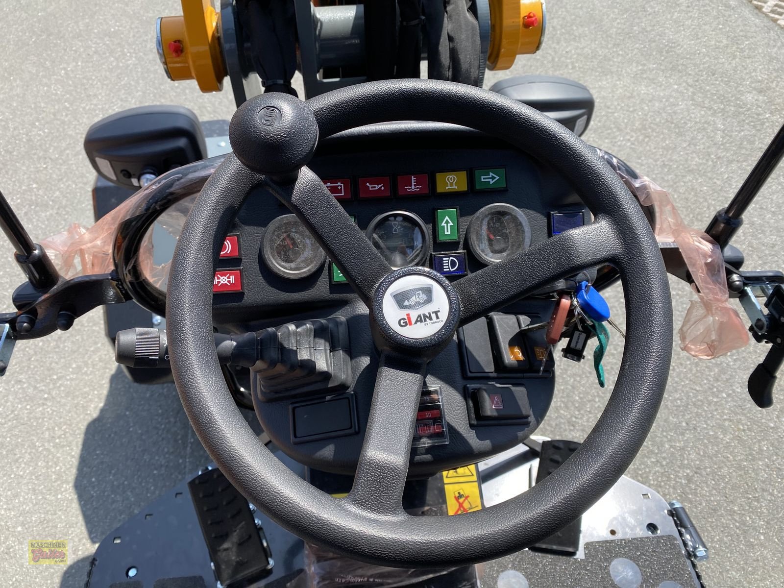 Hoflader of the type GiANT G 2500 HD mit abklappbaren Fahrerschutzdach, Neumaschine in Kötschach (Picture 20)