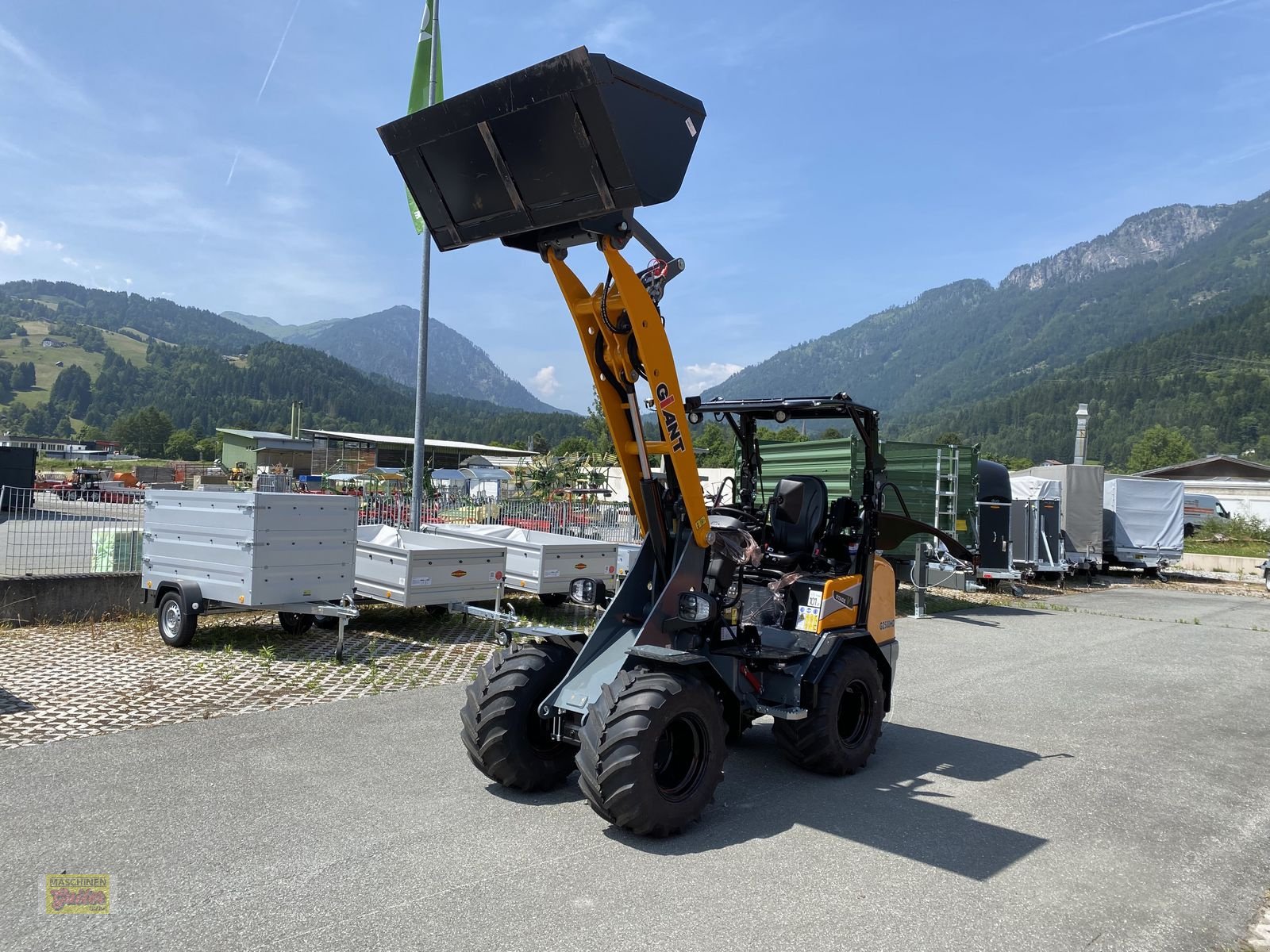 Hoflader of the type GiANT G 2500 HD mit abklappbaren Fahrerschutzdach, Neumaschine in Kötschach (Picture 23)