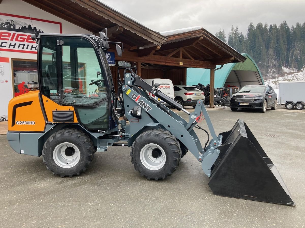 Hoflader des Typs GiANT G 2500 HD, Neumaschine in Reith bei Kitzbühel (Bild 1)