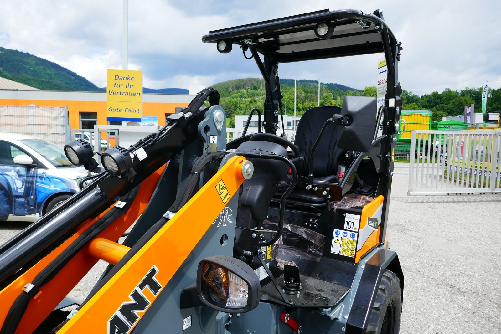 Hoflader des Typs GiANT G 2500 HD, Gebrauchtmaschine in Villach (Bild 18)