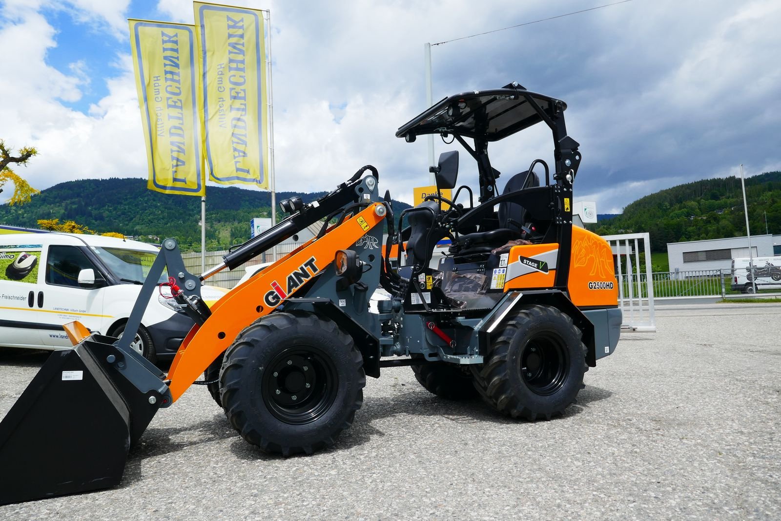 Hoflader des Typs GiANT G 2500 HD, Gebrauchtmaschine in Villach (Bild 2)