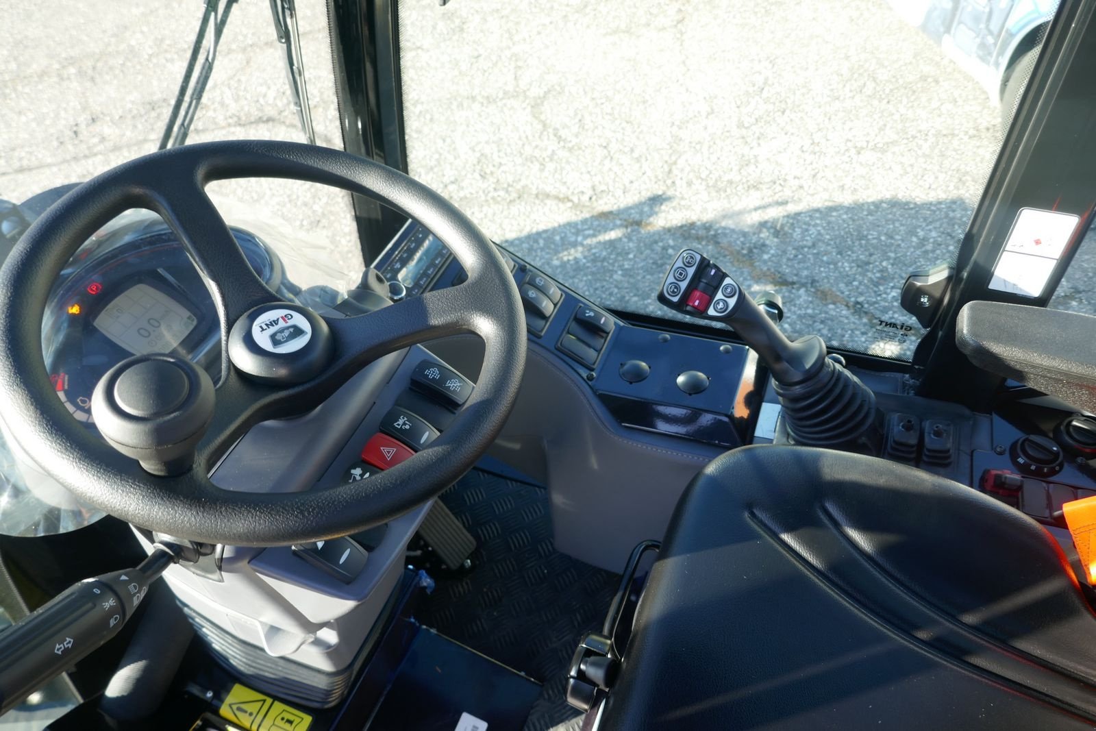 Hoflader des Typs GiANT G 2700 Tele HD+, Gebrauchtmaschine in Villach (Bild 9)