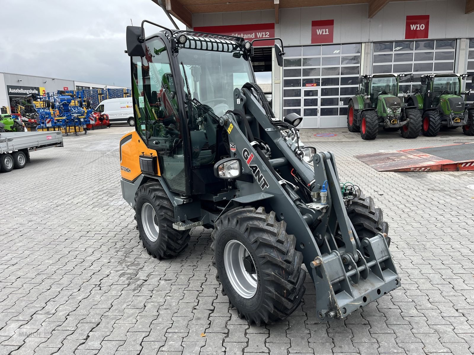Hoflader of the type GiANT G 2700HD+ mit Kabine & Weidemann HV, Gebrauchtmaschine in Burgkirchen (Picture 11)