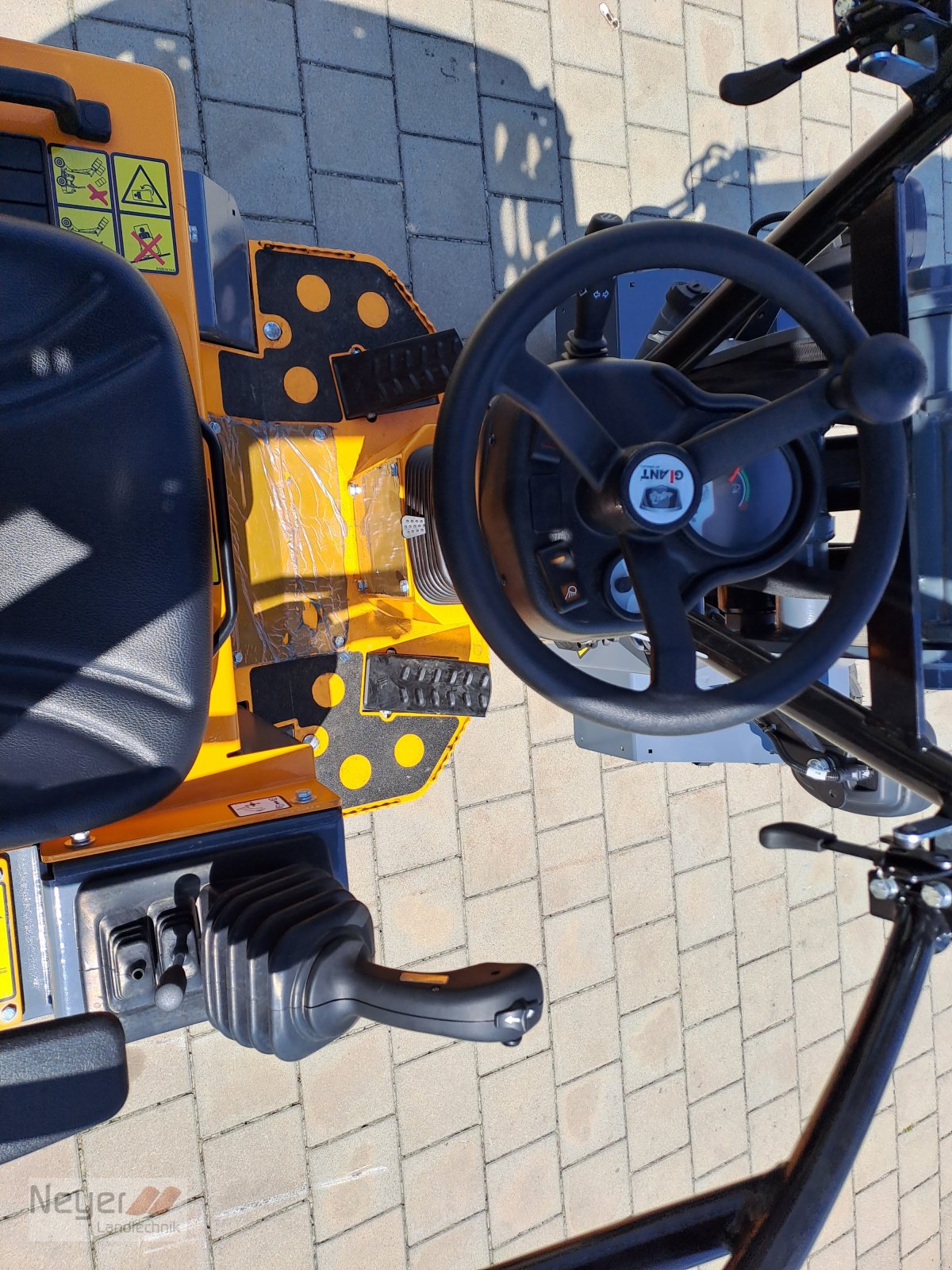 Hoflader of the type GiANT G1100 TELE, Neumaschine in Bad Waldsee Mennisweiler (Picture 5)