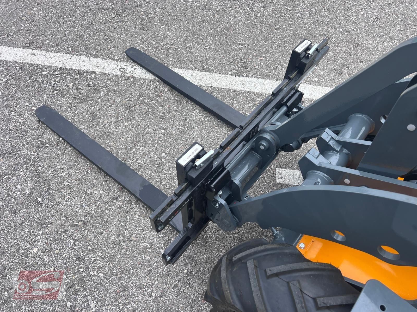 Hoflader des Typs GiANT G1100 Trend-Line, Neumaschine in Offenhausen (Bild 5)