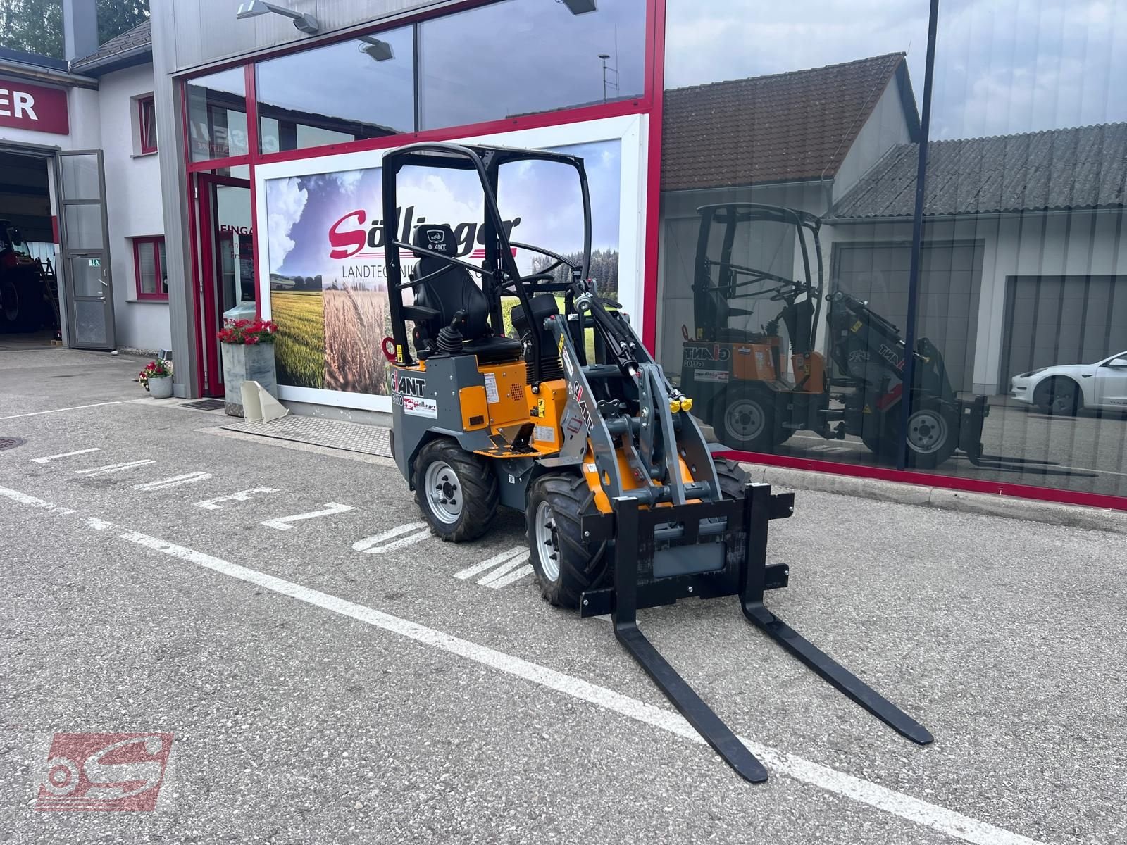 Hoflader des Typs GiANT G1100 Trend-Line, Neumaschine in Offenhausen (Bild 2)