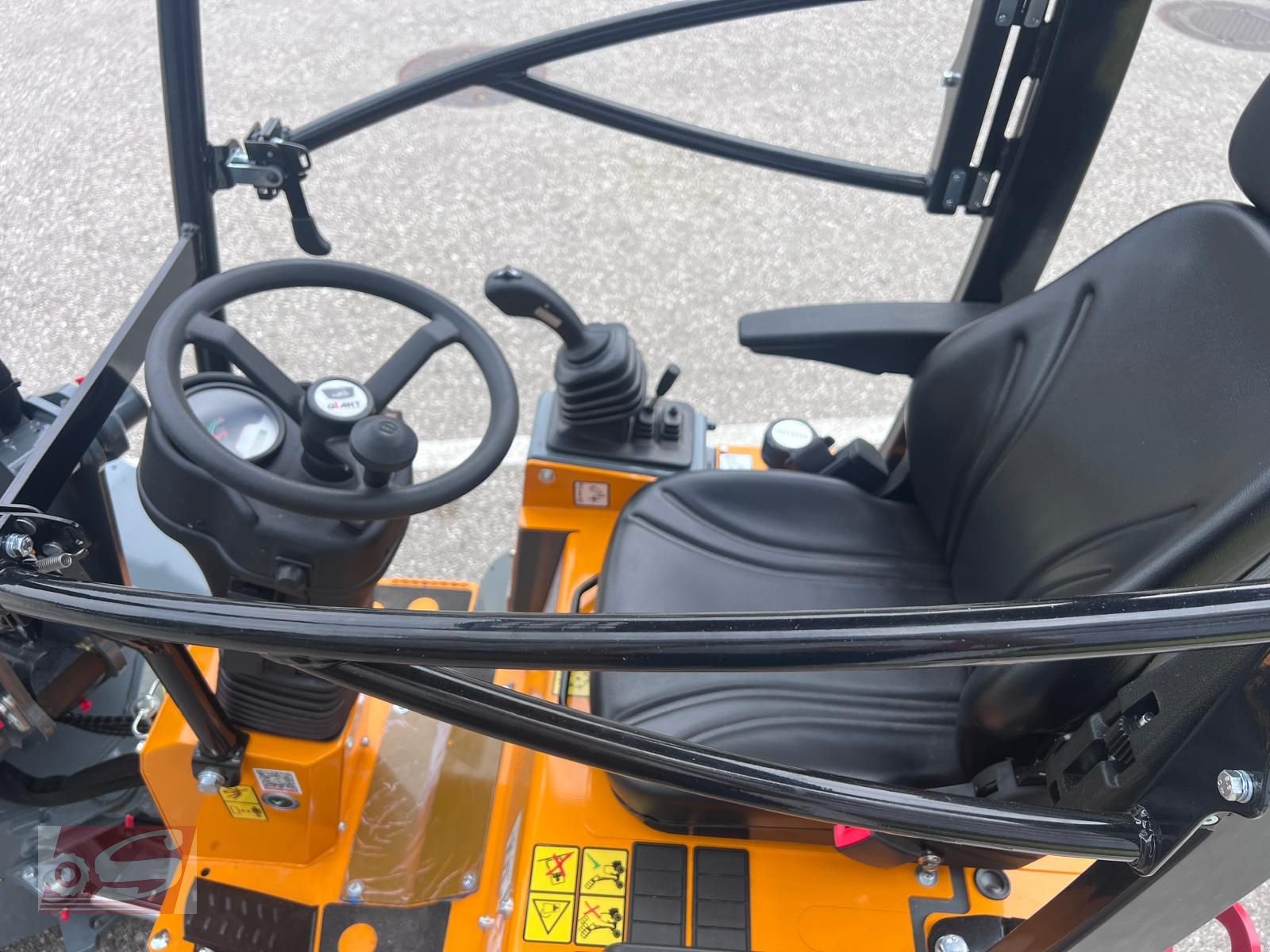 Hoflader des Typs GiANT G1100 Trend-Line, Neumaschine in Offenhausen (Bild 8)