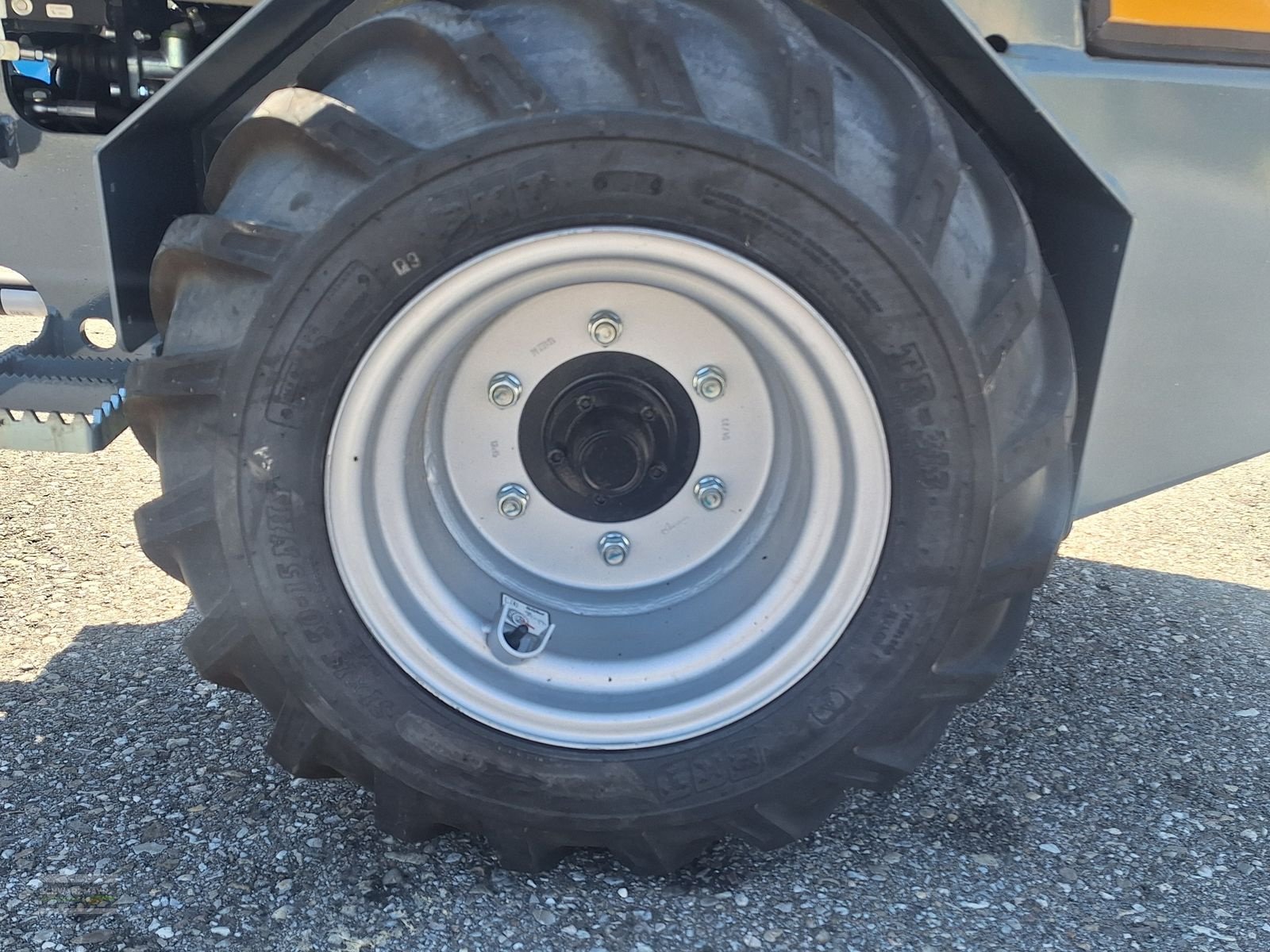 Hoflader des Typs GiANT G2200 HD, Neumaschine in Aurolzmünster (Bild 11)