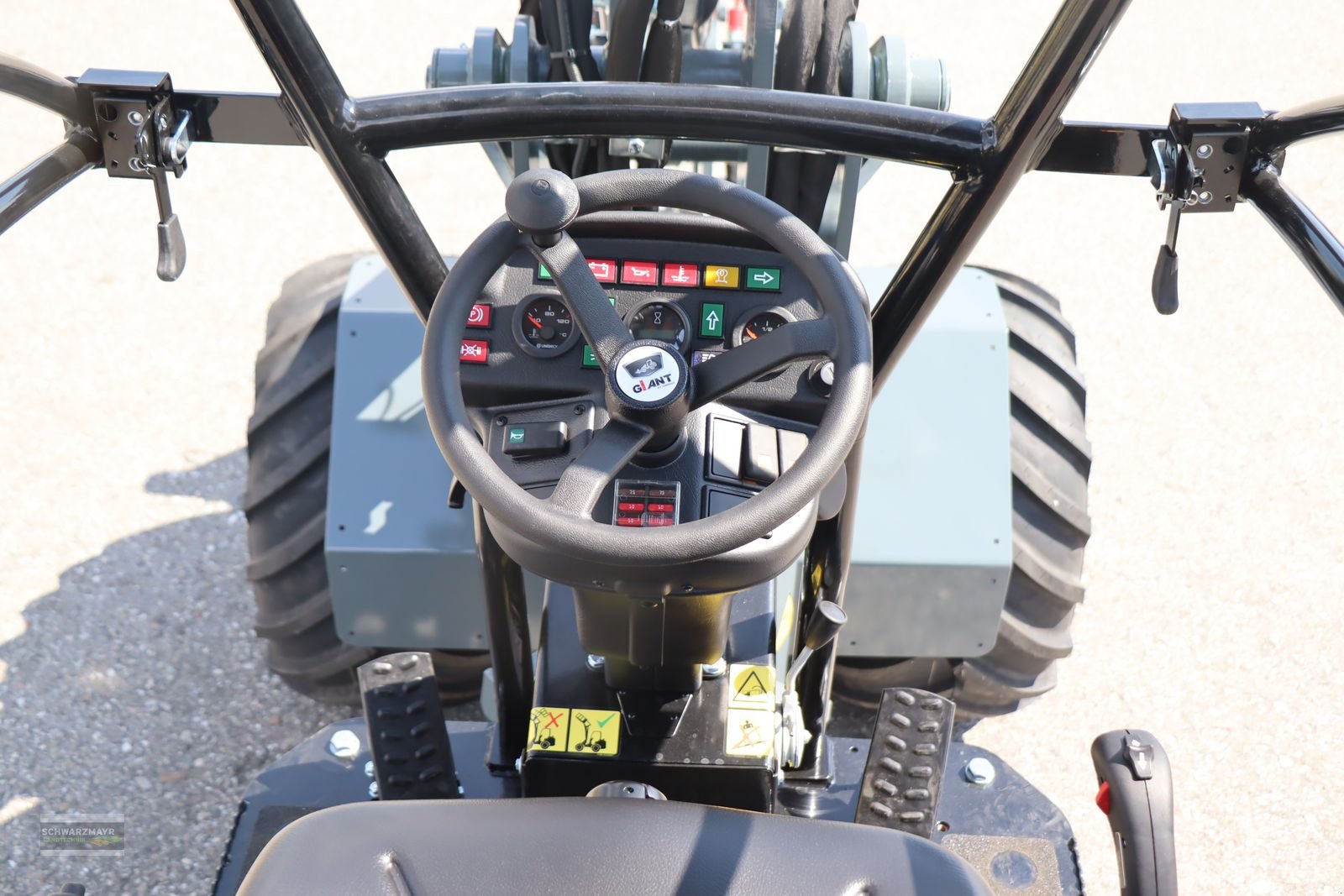 Hoflader des Typs GiANT G2200 HD, Neumaschine in Gampern (Bild 16)