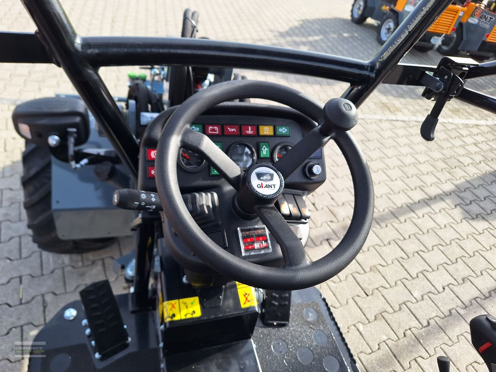 Hoflader of the type GiANT G2300 X-tra HD, Neumaschine in Aurolzmünster (Picture 16)