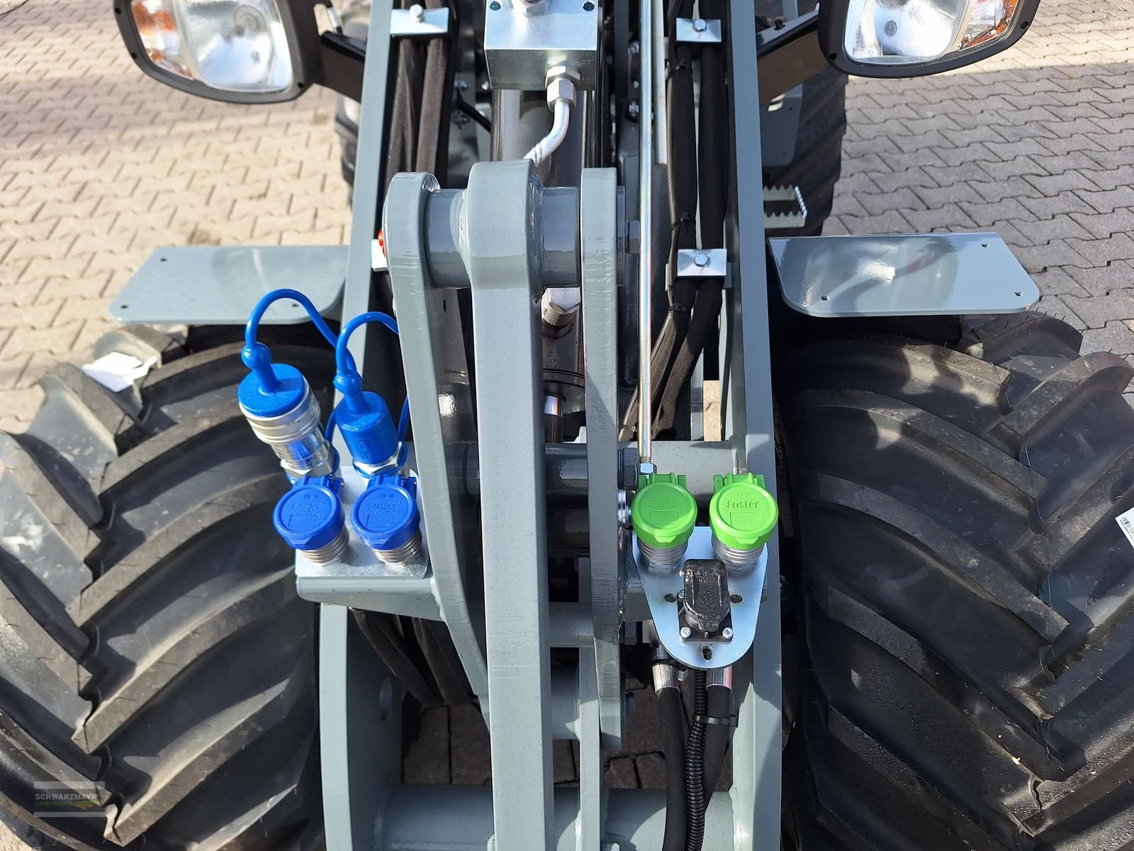 Hoflader of the type GiANT G2300 X-tra HD, Neumaschine in Aurolzmünster (Picture 13)