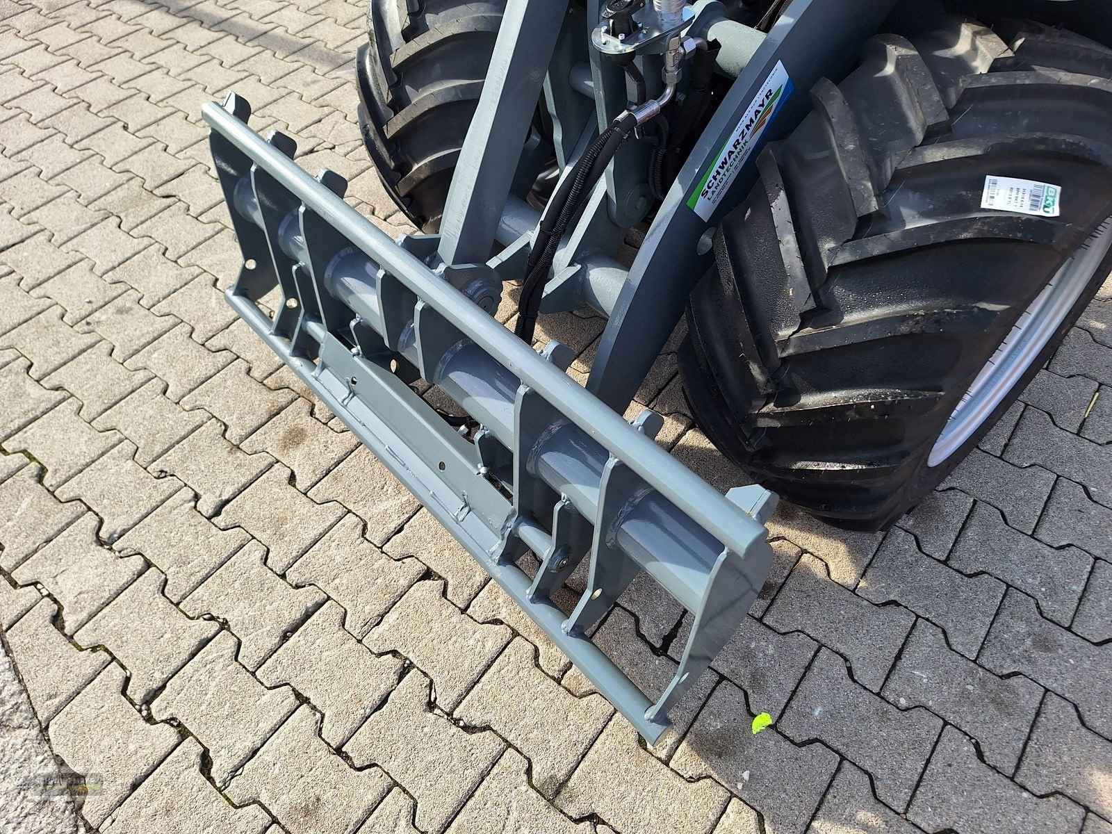 Hoflader of the type GiANT G2300 X-tra HD, Neumaschine in Aurolzmünster (Picture 12)