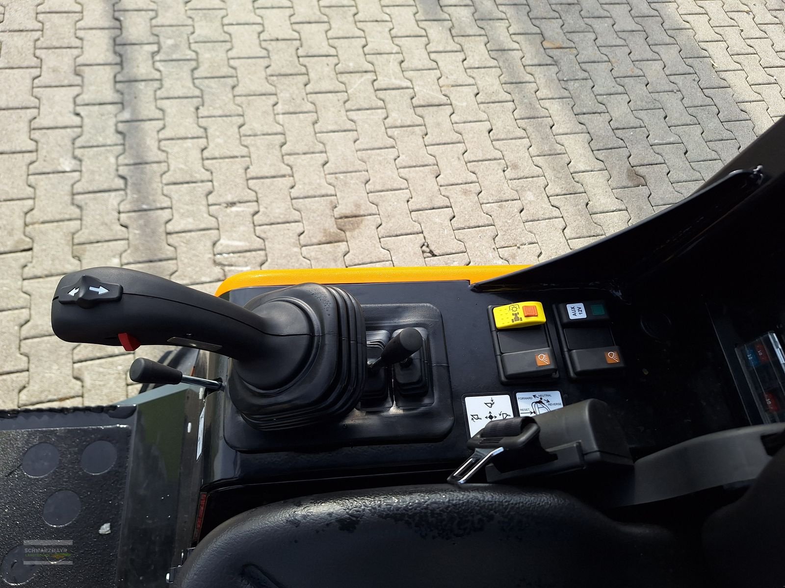 Hoflader of the type GiANT G2300 X-tra HD, Neumaschine in Aurolzmünster (Picture 14)