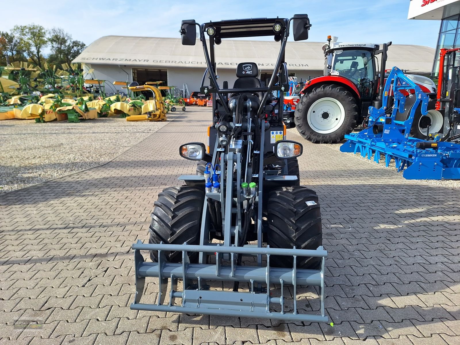 Hoflader of the type GiANT G2300 X-tra HD, Neumaschine in Aurolzmünster (Picture 11)