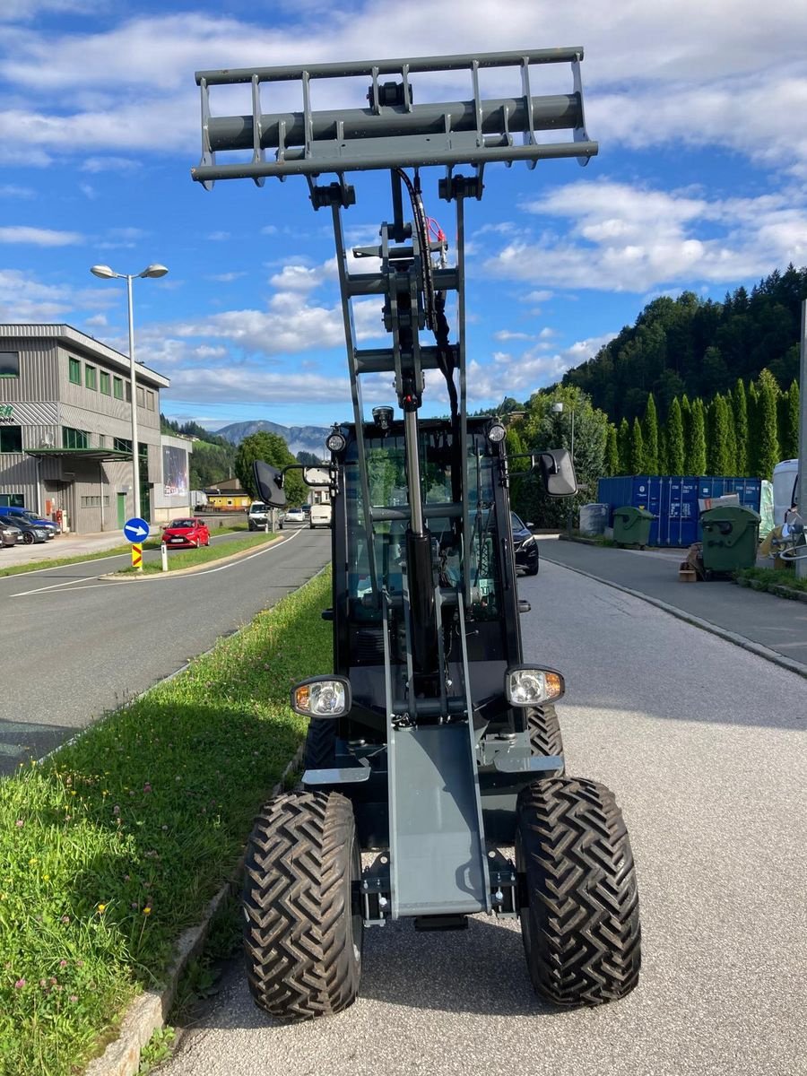 Hoflader of the type GiANT G2300, Neumaschine in Hopfgarten (Picture 5)