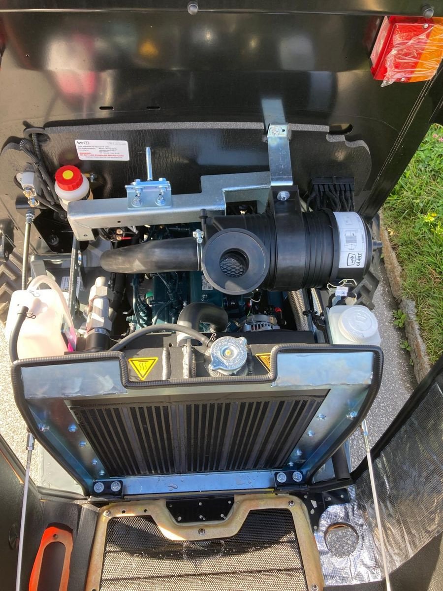 Hoflader of the type GiANT G2300, Neumaschine in Hopfgarten (Picture 10)