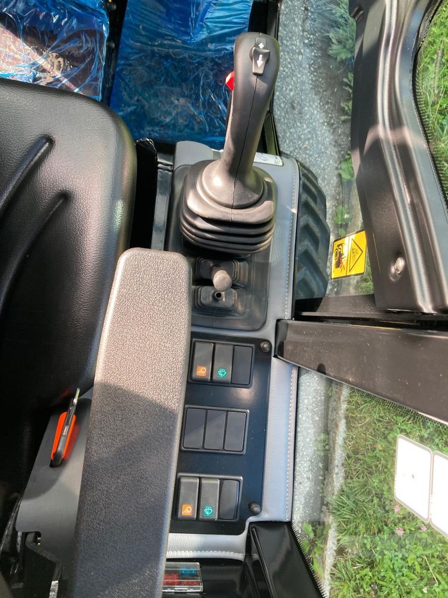 Hoflader of the type GiANT G2300, Neumaschine in Hopfgarten (Picture 3)