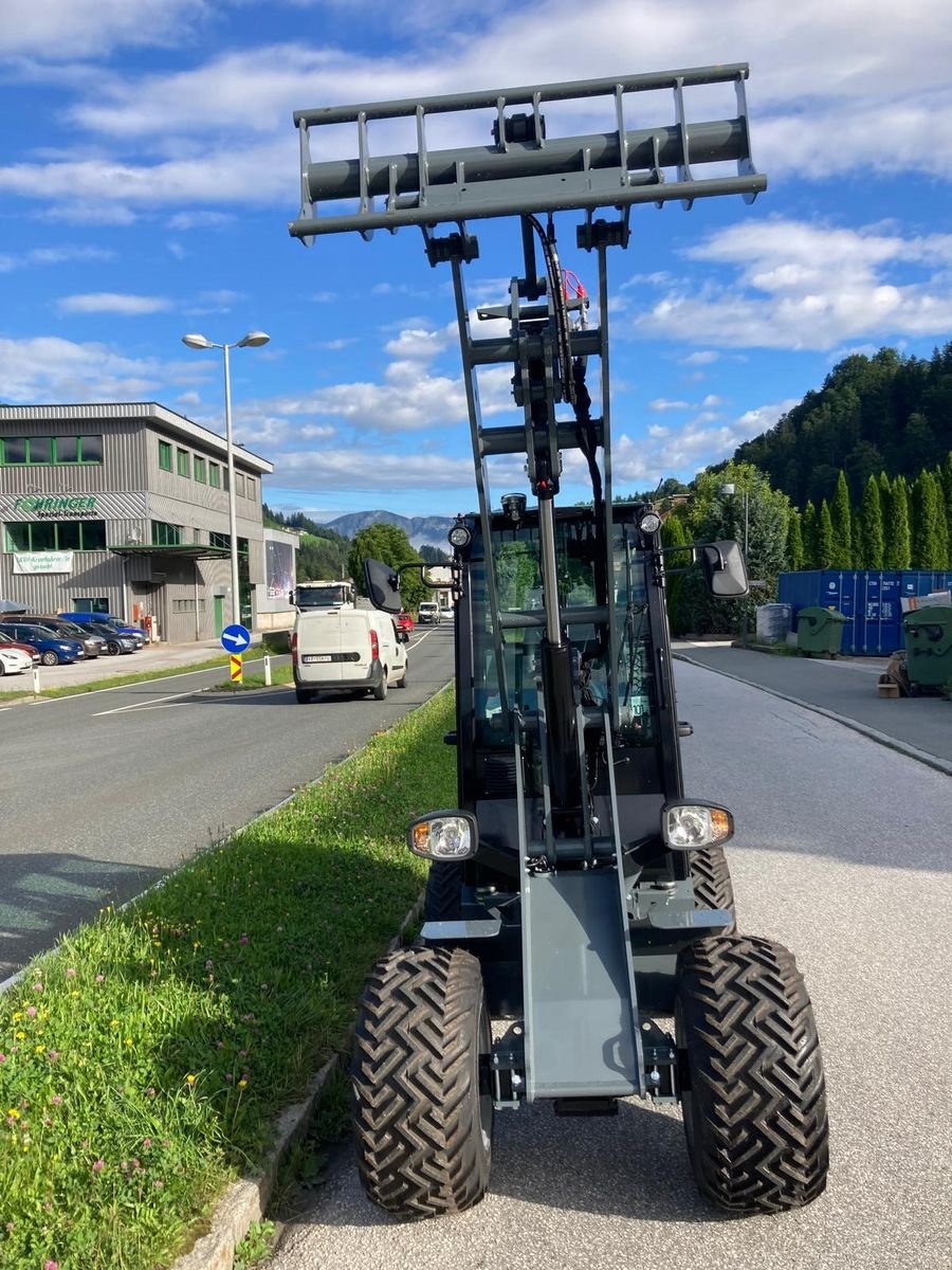 Hoflader of the type GiANT G2300, Neumaschine in Hopfgarten (Picture 7)