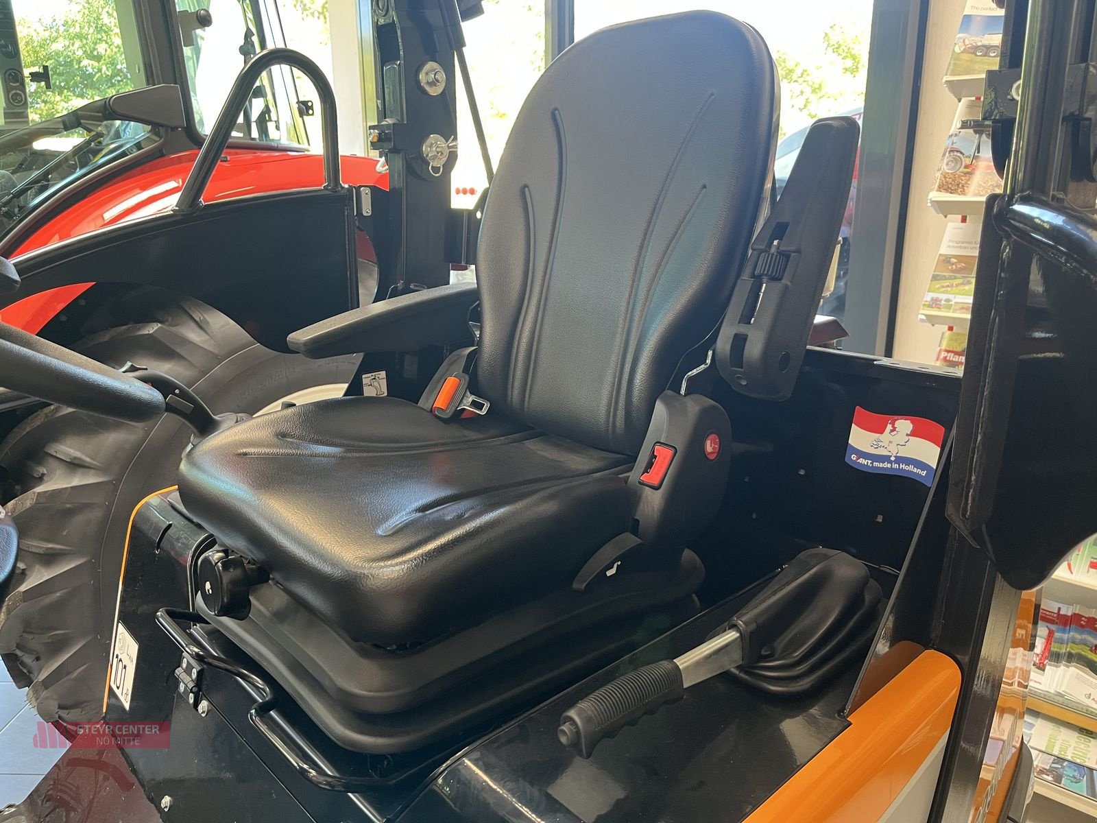 Hoflader of the type GiANT G2500 HD, Neumaschine in St. Pölten (Picture 11)