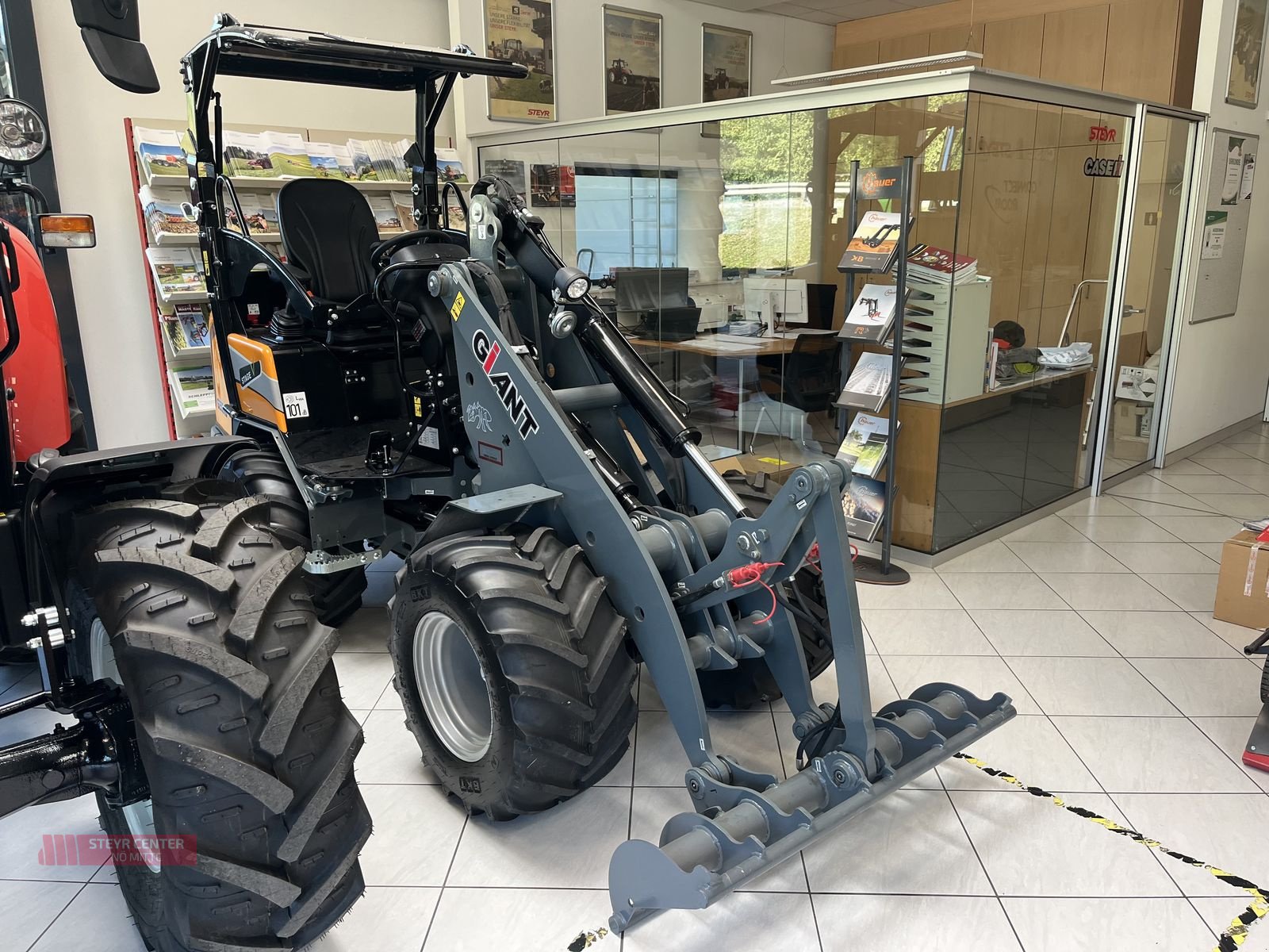 Hoflader of the type GiANT G2500 HD, Neumaschine in St. Pölten (Picture 3)