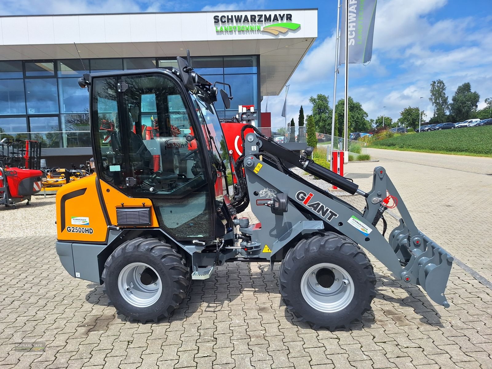 Hoflader des Typs GiANT G2500 HD, Neumaschine in Gampern (Bild 4)