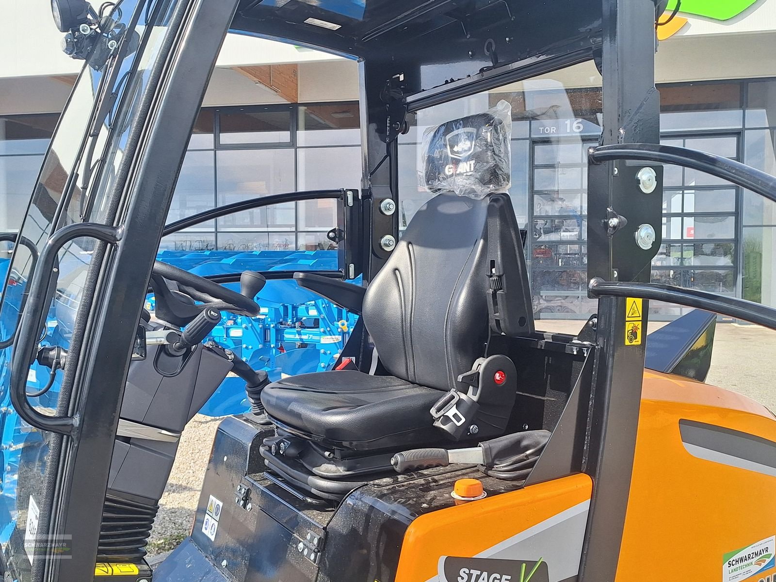 Hoflader of the type GiANT G2700 HD+ TELE, Neumaschine in Aurolzmünster (Picture 12)