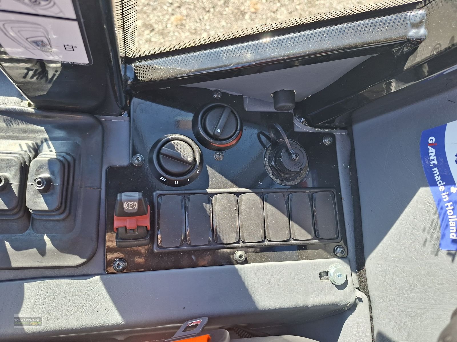 Hoflader des Typs GiANT G2700 HD+ TELE, Neumaschine in Gampern (Bild 27)