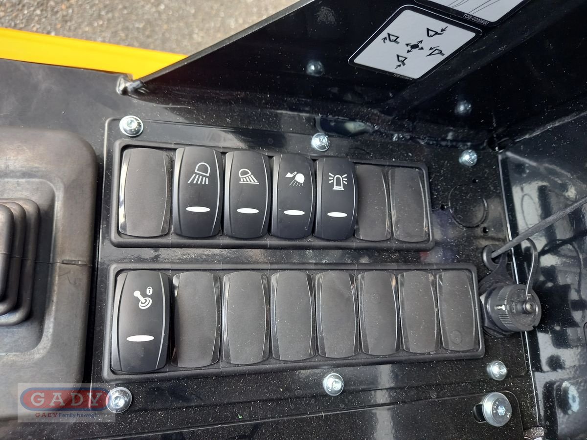 Hoflader des Typs GiANT G2700 HD, Neumaschine in Lebring (Bild 16)