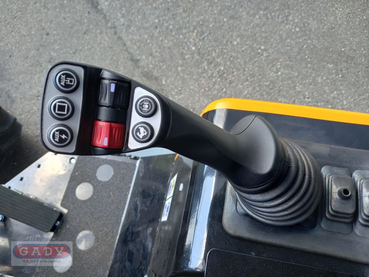 Hoflader des Typs GiANT G2700 HD, Neumaschine in Lebring (Bild 15)