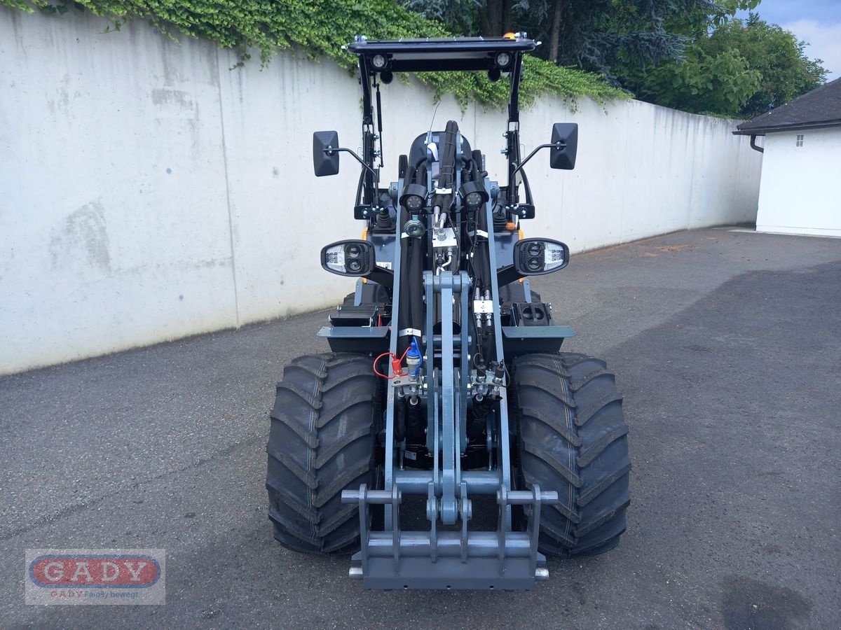 Hoflader des Typs GiANT G2700 HD, Neumaschine in Lebring (Bild 2)