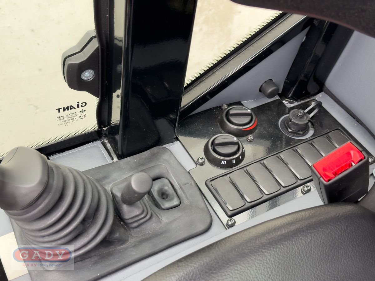 Hoflader des Typs GiANT G2700 TELE HD+, Neumaschine in Lebring (Bild 11)