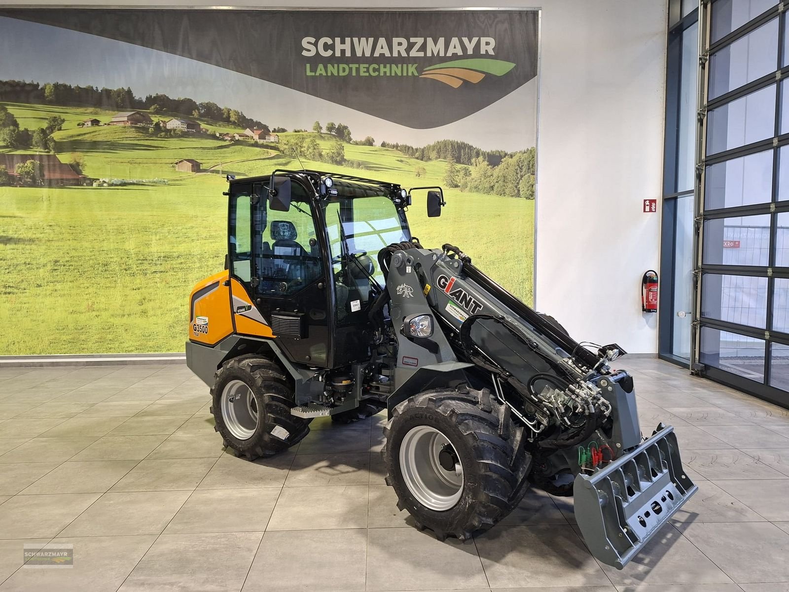 Hoflader of the type GiANT G3500 Tele, Neumaschine in Gampern (Picture 2)