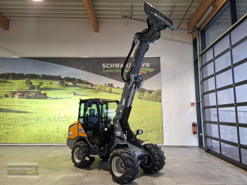 Hoflader des Typs GiANT G3500 Tele, Neumaschine in Gampern