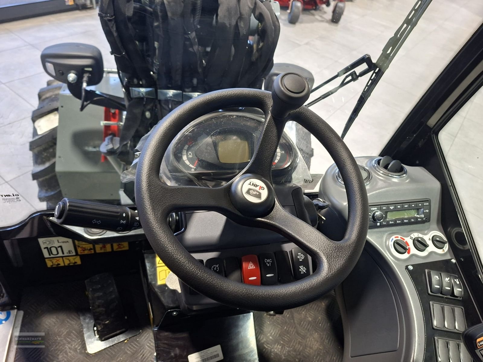 Hoflader of the type GiANT G3500 Tele, Neumaschine in Gampern (Picture 23)