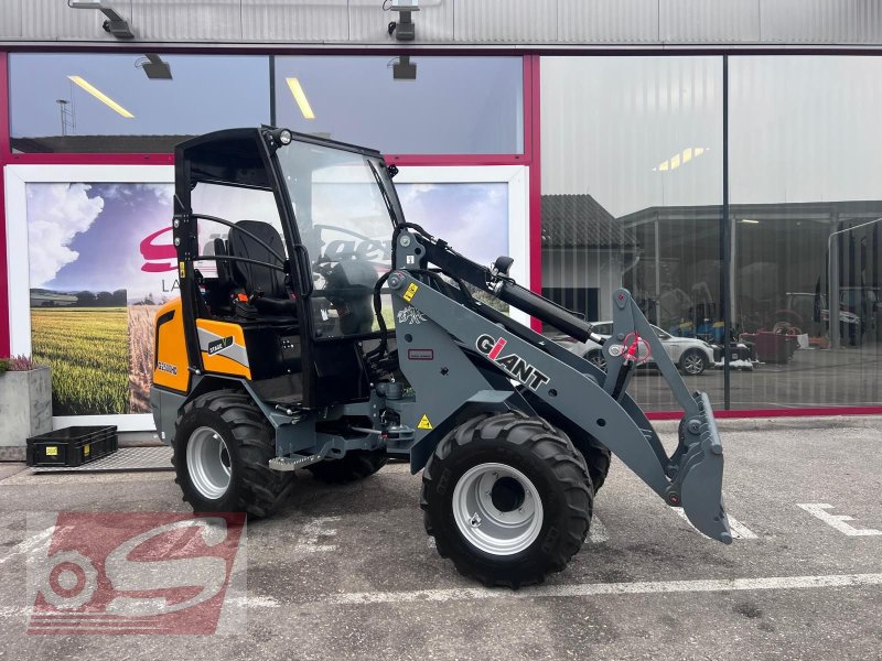 Hoflader des Typs GiANT Giant G2500HD, Neumaschine in Offenhausen