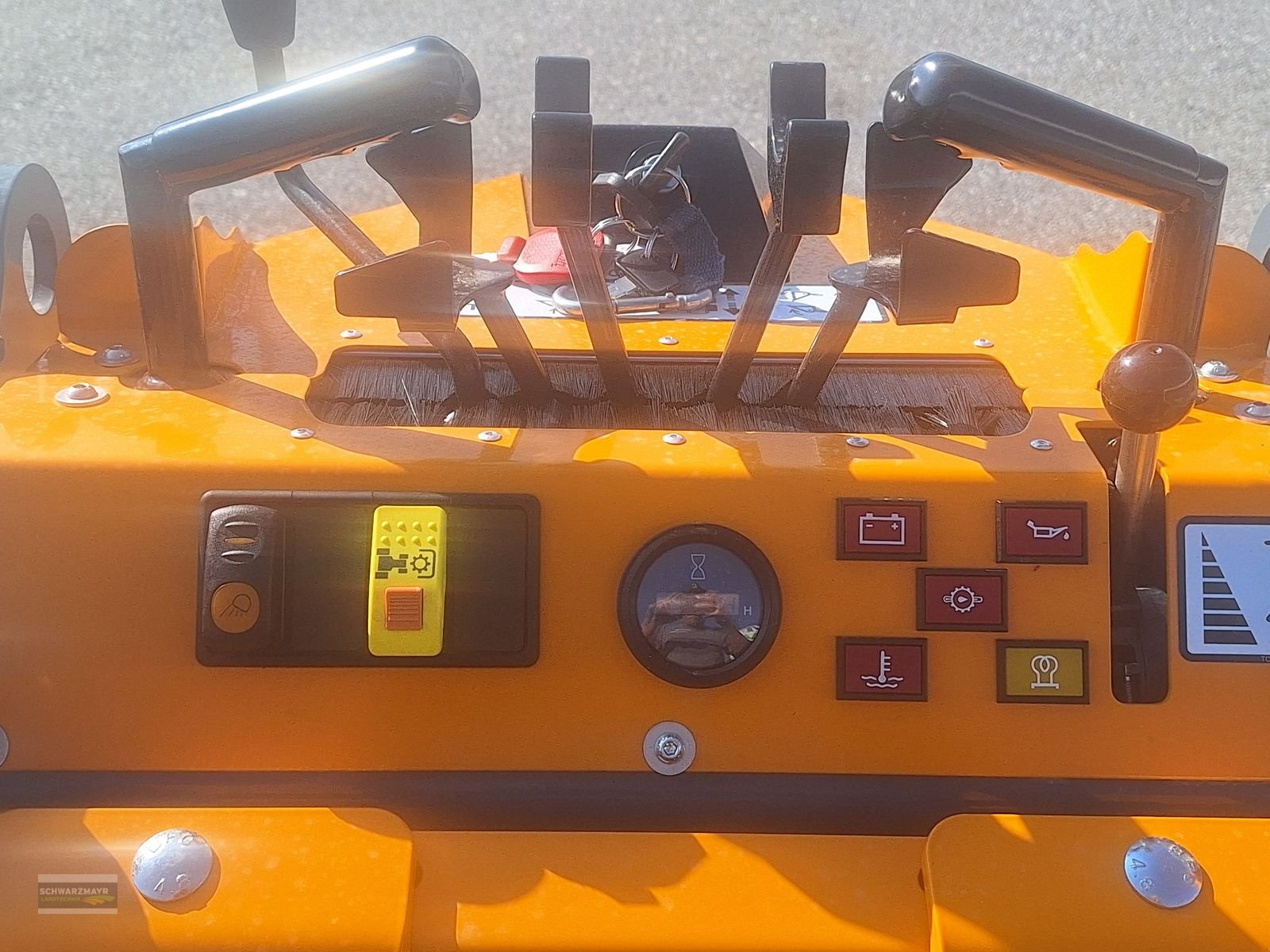 Hoflader des Typs GiANT GS900 SKID, Neumaschine in Aurolzmünster (Bild 12)