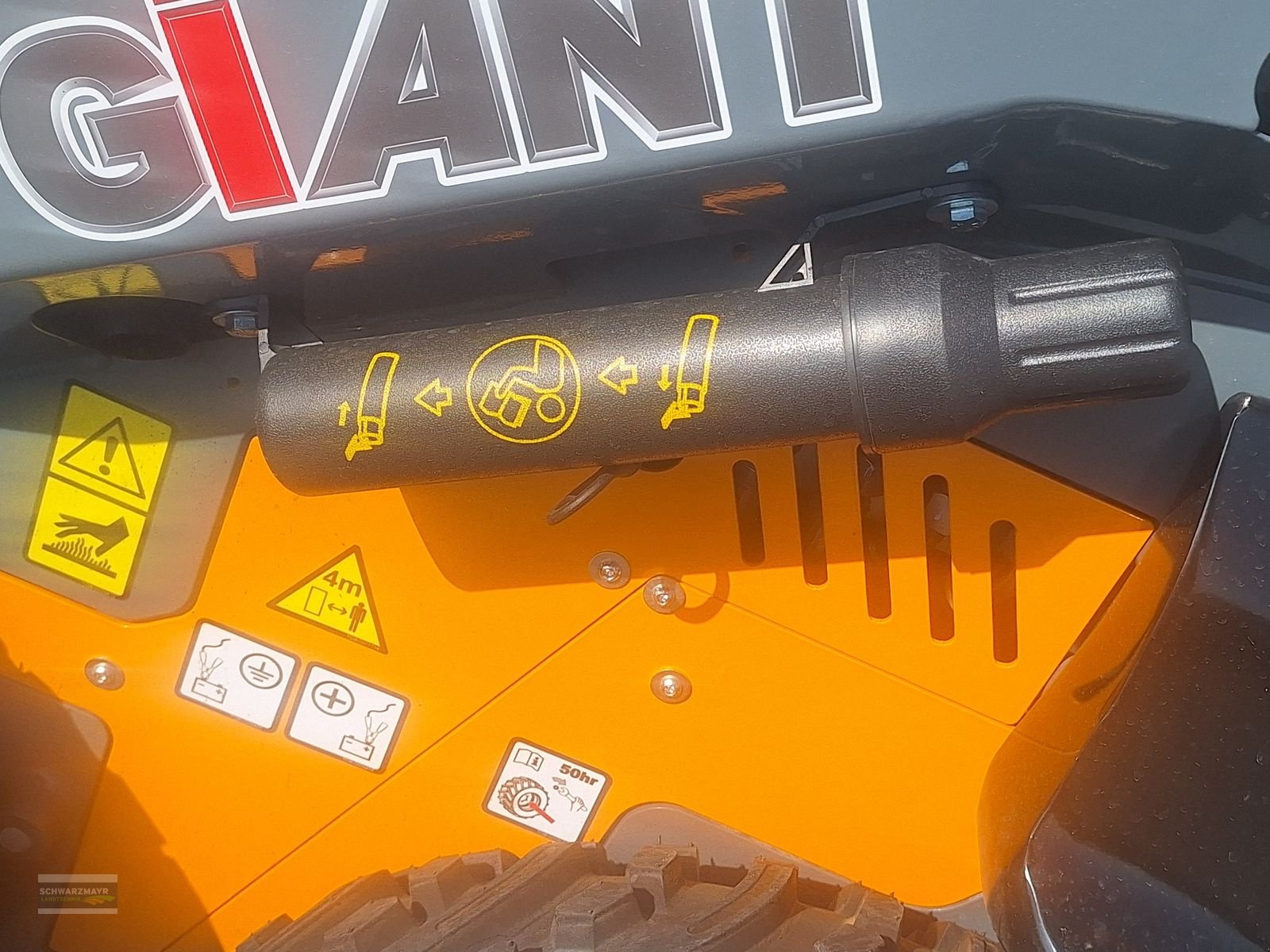 Hoflader des Typs GiANT GS900 SKID, Neumaschine in Aurolzmünster (Bild 9)