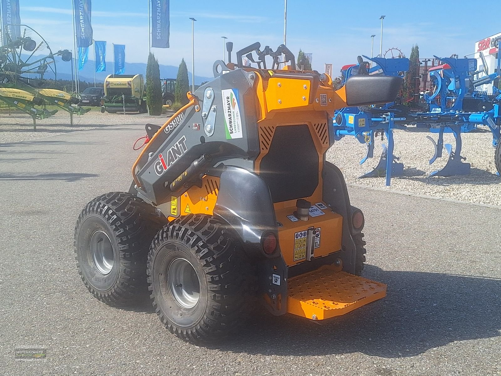 Hoflader des Typs GiANT GS900 SKID, Neumaschine in Aurolzmünster (Bild 8)