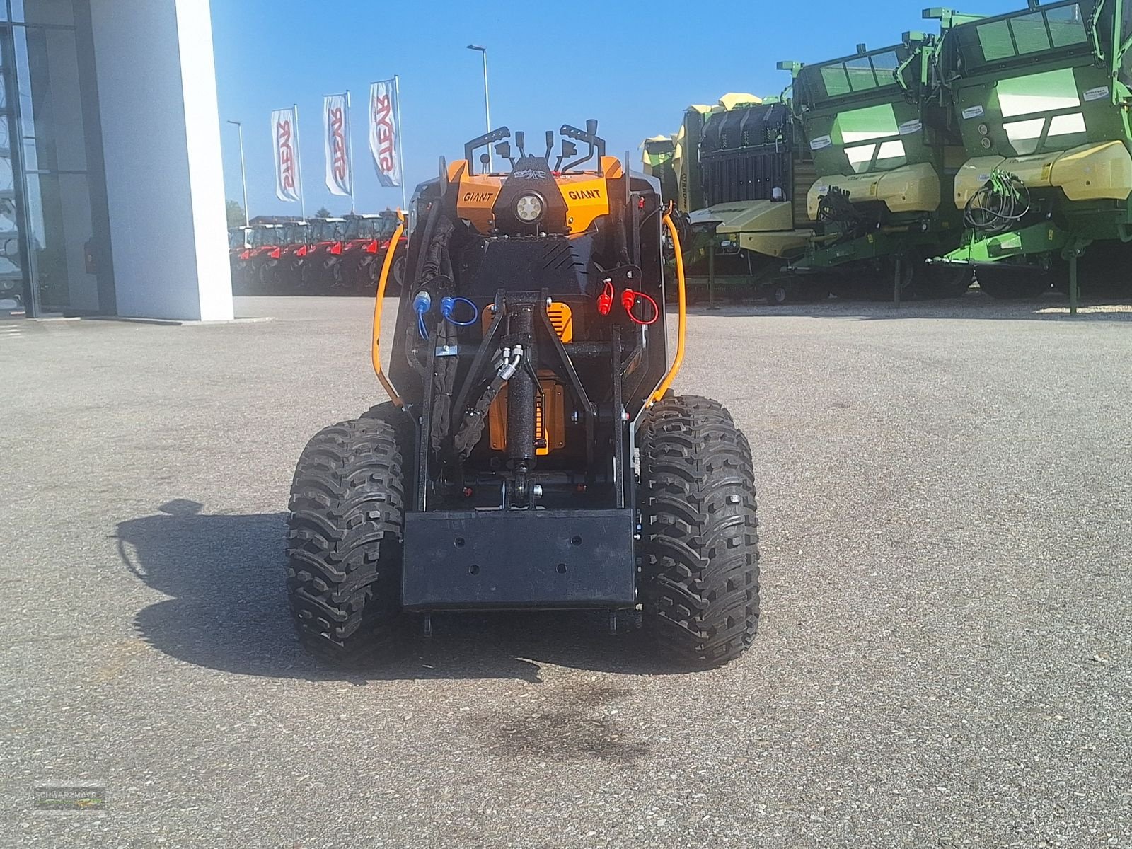 Hoflader des Typs GiANT GS900 SKID, Neumaschine in Aurolzmünster (Bild 4)