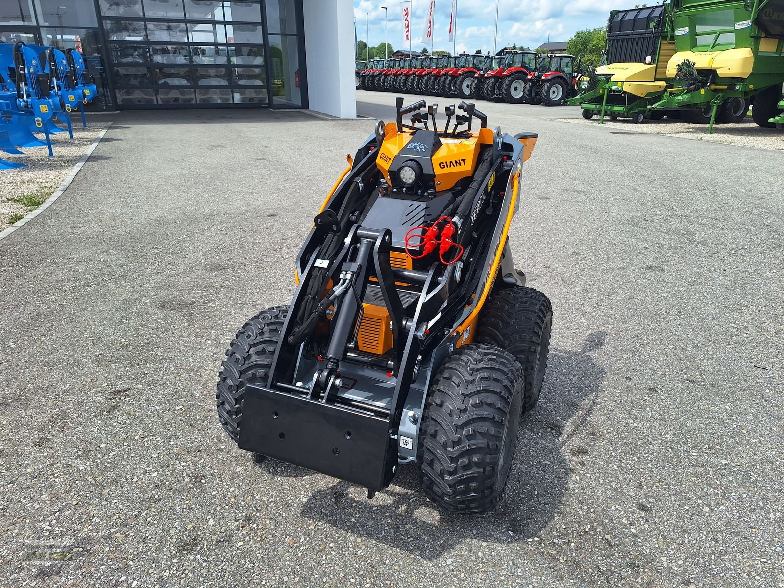 Hoflader des Typs GiANT GS900 SKID, Neumaschine in Aurolzmünster (Bild 4)