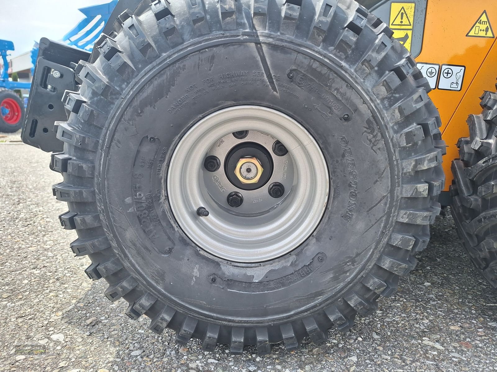 Hoflader des Typs GiANT GS900 SKID, Neumaschine in Aurolzmünster (Bild 9)