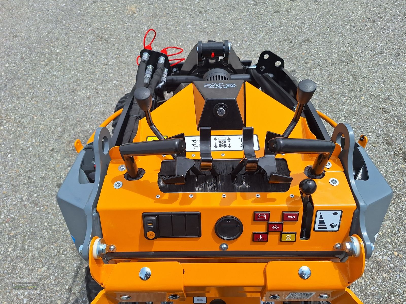 Hoflader des Typs GiANT GS900 SKID, Neumaschine in Aurolzmünster (Bild 12)