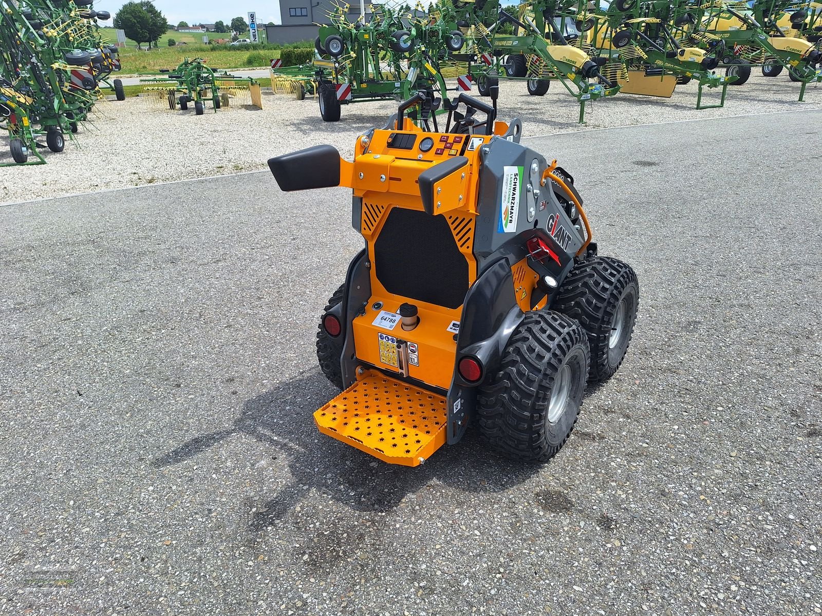 Hoflader des Typs GiANT GS900 SKID, Neumaschine in Aurolzmünster (Bild 7)