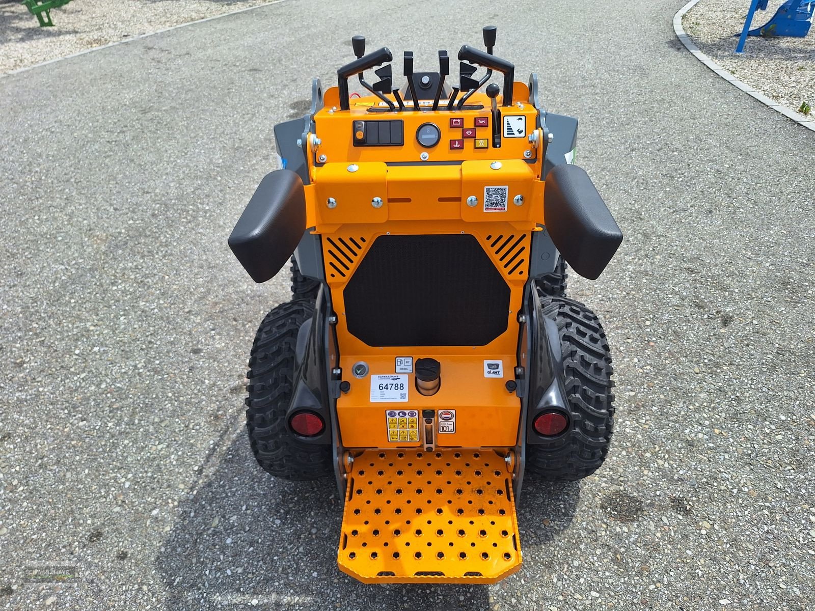 Hoflader des Typs GiANT GS900 SKID, Neumaschine in Aurolzmünster (Bild 11)